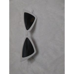 Petals & Peacocks White Retro sunglasses
